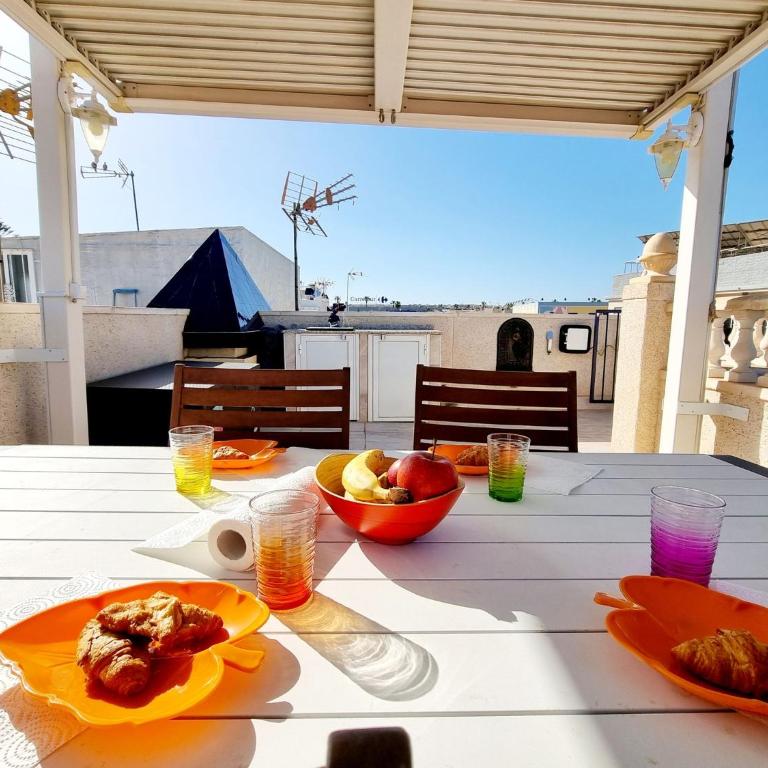 Charming Upper Bungalow with Terrace and Communal Pool in Torrevieja - Apartamento - 7