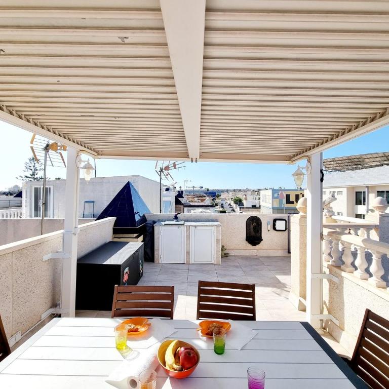 Charming Upper Bungalow with Terrace and Communal Pool in Torrevieja - Apartamento - 9