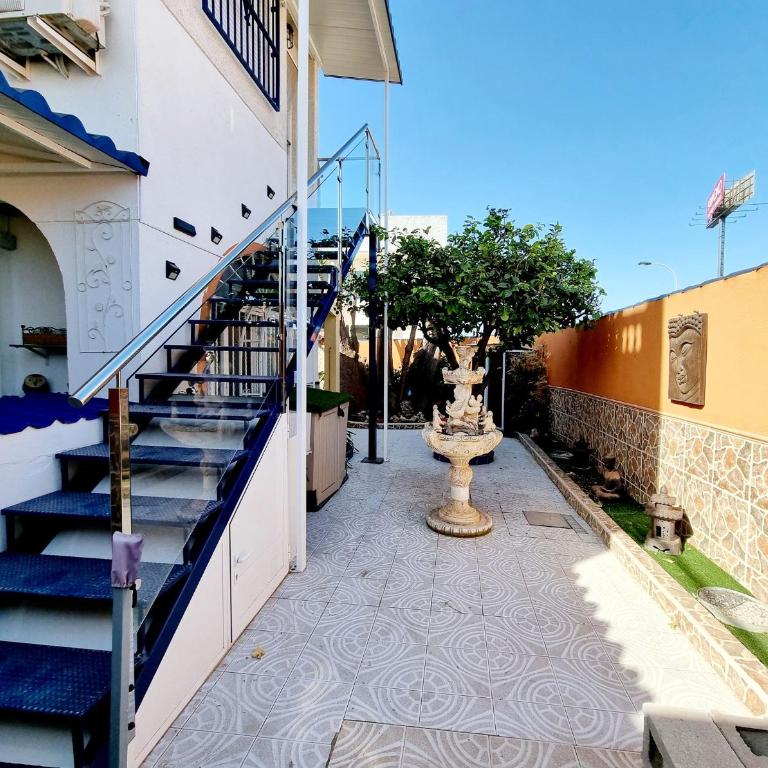 Charming Upper Bungalow with Terrace and Communal Pool in Torrevieja - Apartamento - 13