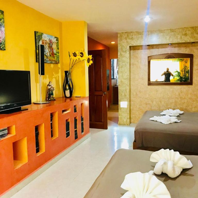 Suite Jacuzzi Room in Stunning Villa Playacar Ii - Habitación Doble - 1 o 2 camas - 4