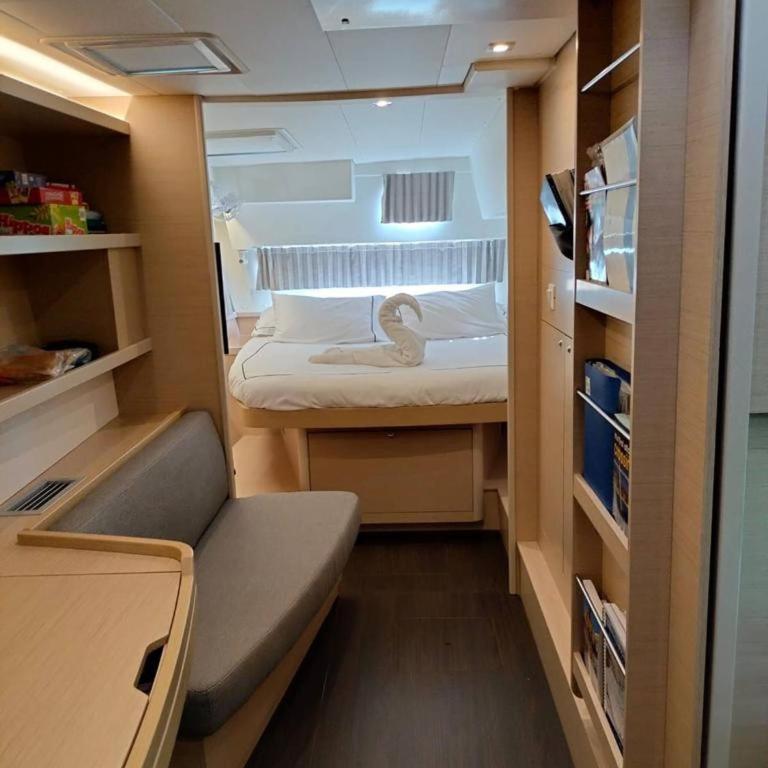 Epic Magical Catamaran In Marina - Casa - 6