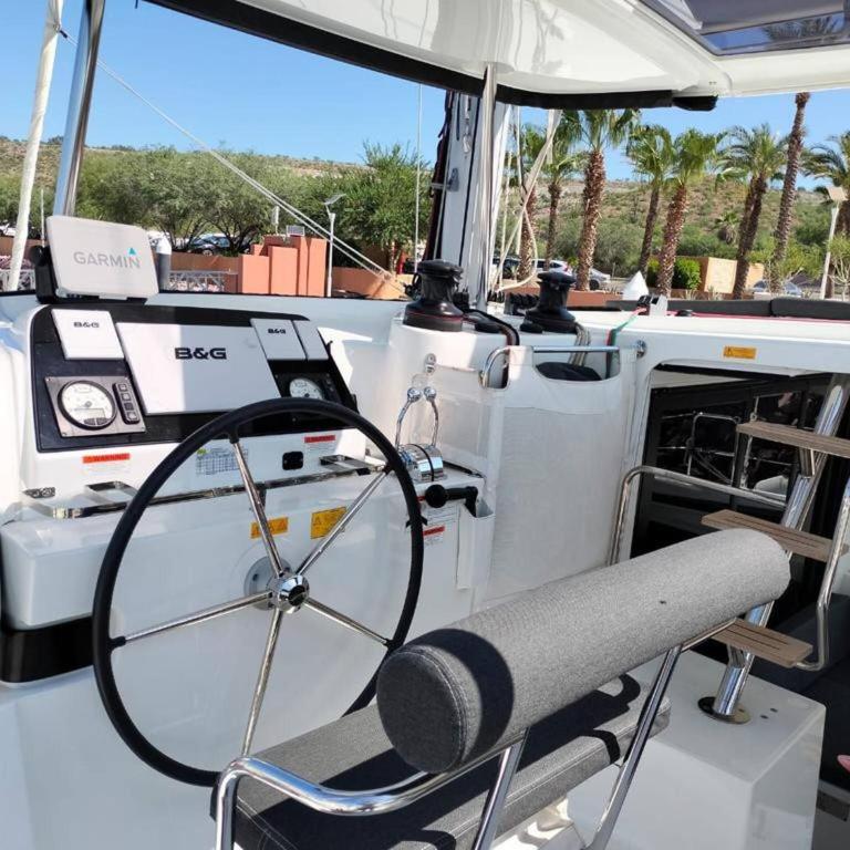 Epic Magical Catamaran In Marina - Casa - 13