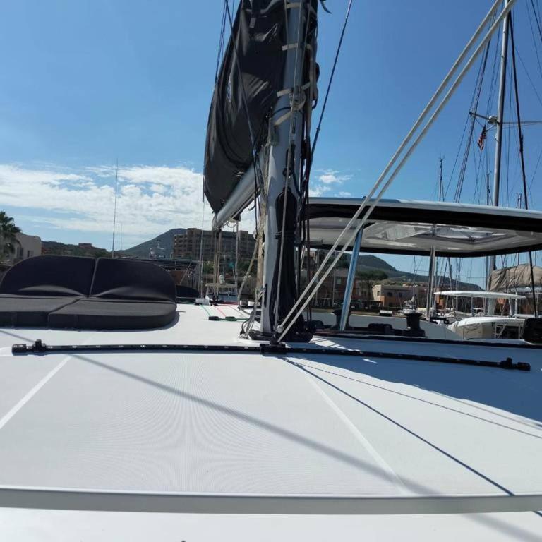 Epic Magical Catamaran In Marina - Casa - 14
