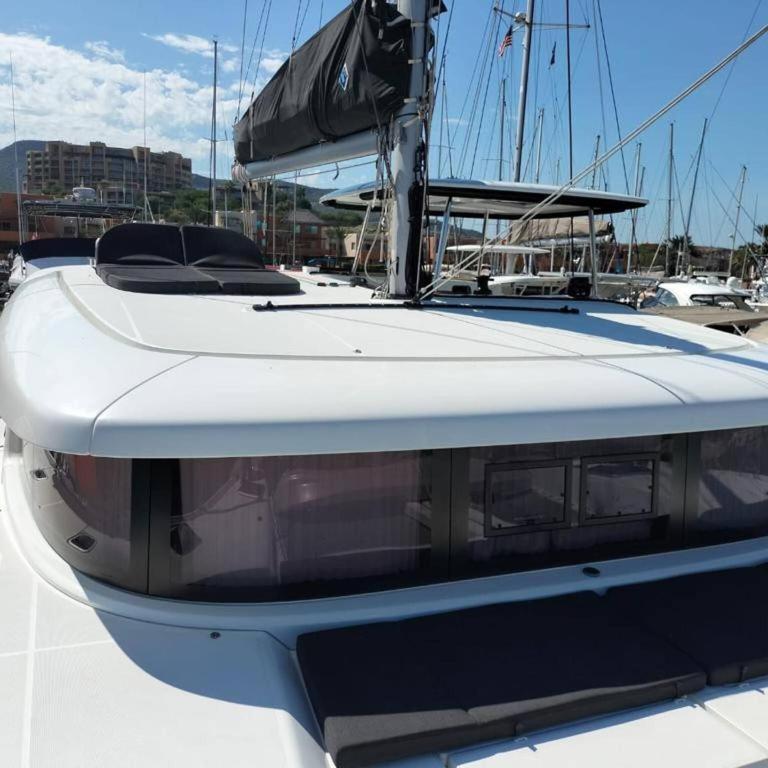 Epic Magical Catamaran In Marina - Casa - 15