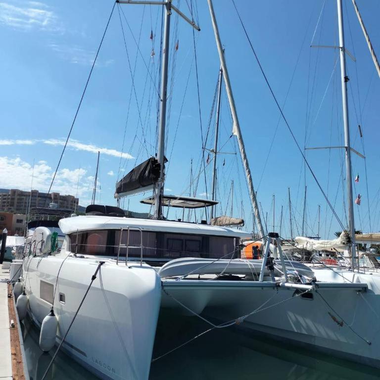 Epic Magical Catamaran In Marina - Casa - 20
