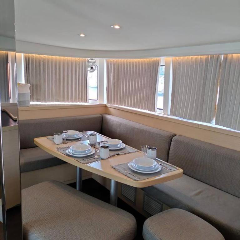 Epic Magical Catamaran In Marina - Casa - 21