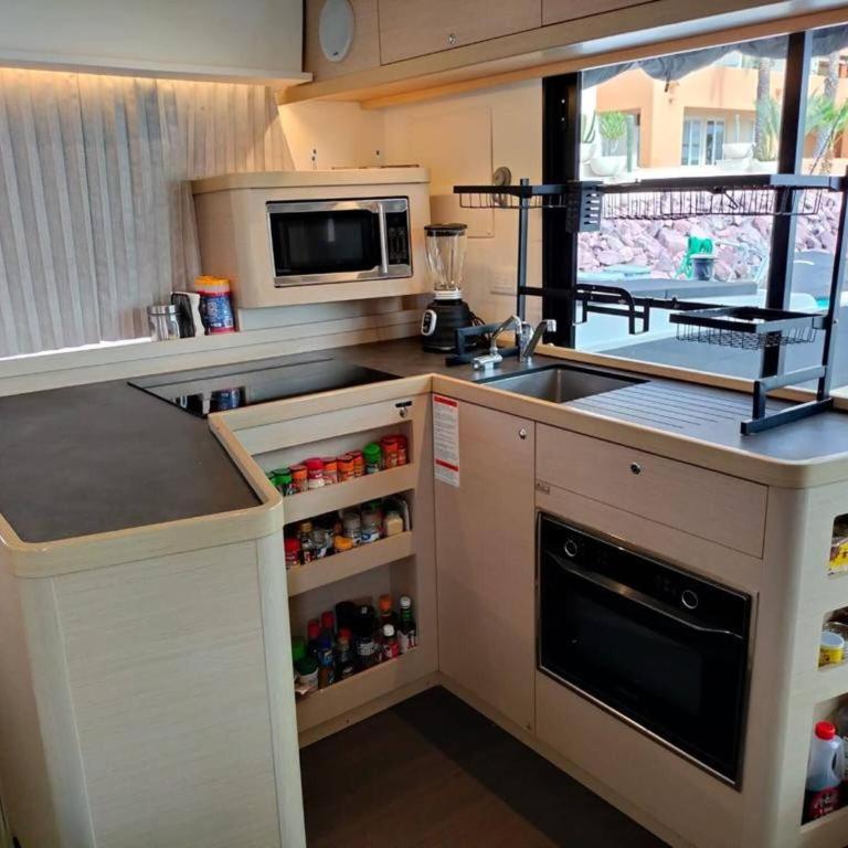 Epic Magical Catamaran In Marina - Casa - 22