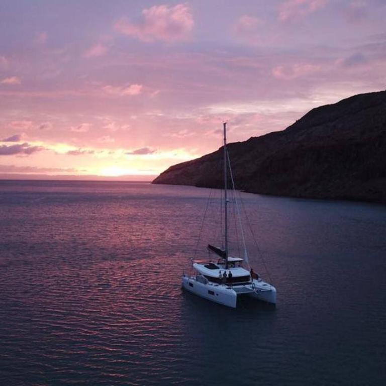 Epic Magical Catamaran In Marina - Casa - 25