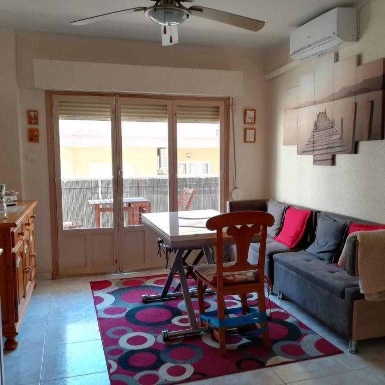 Beautiful 2-bedroom apartment less than 50m from the beach and side sea views - Apartamento - 5
