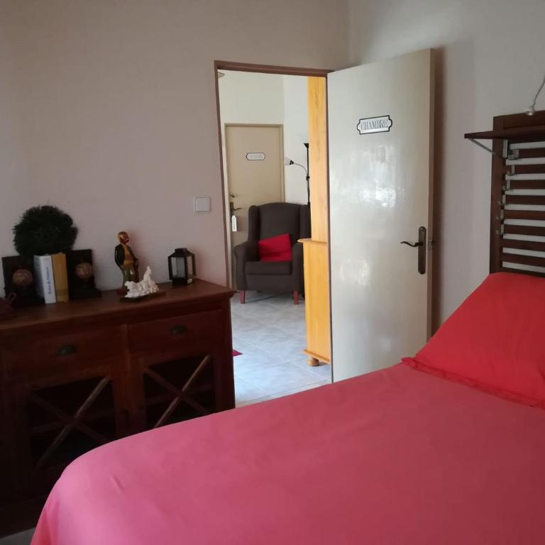 Beautiful 2-bedroom apartment less than 50m from the beach and side sea views - Apartamento - 15