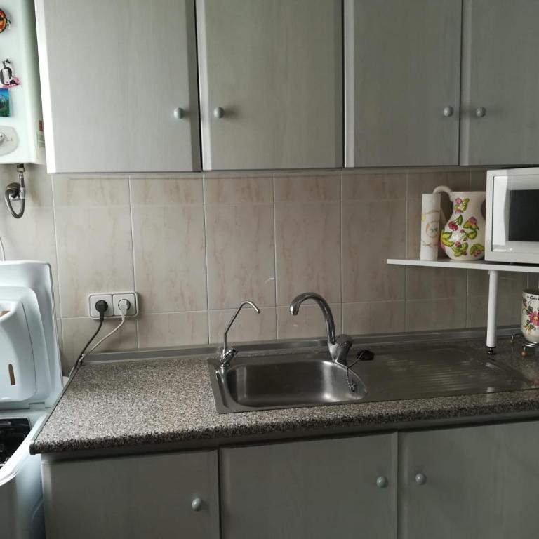 Beautiful 2-bedroom apartment less than 50m from the beach and side sea views - Apartamento - 20