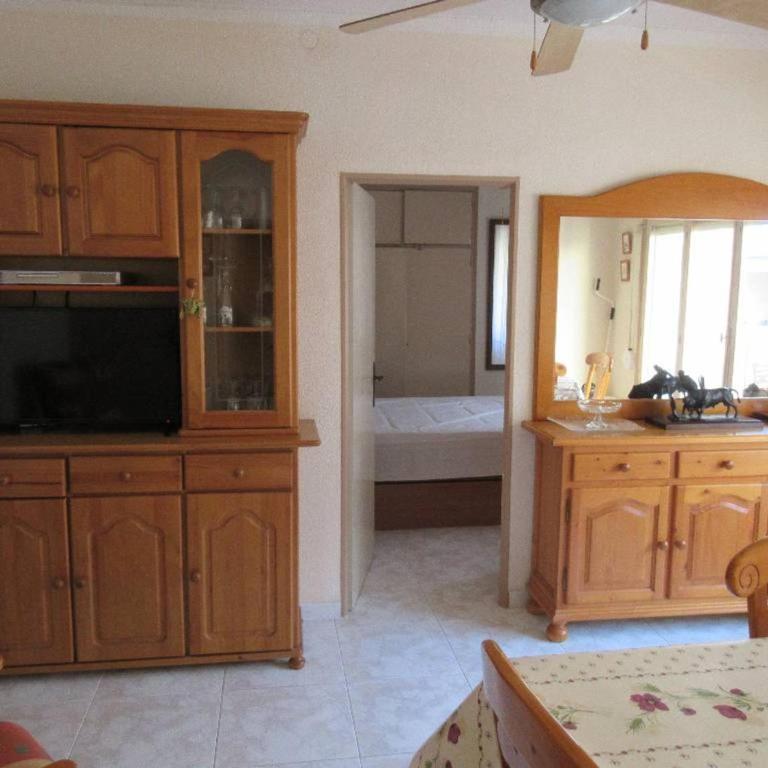 Beautiful 2-bedroom apartment less than 50m from the beach and side sea views - Apartamento - 22