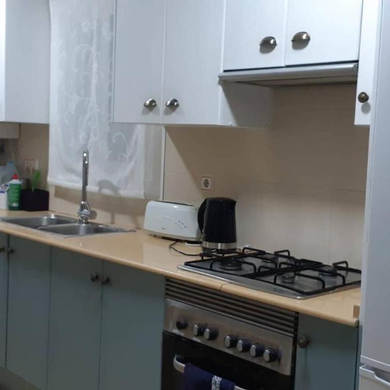 Cozy Apartment Near The Beach - Apartment - 10
