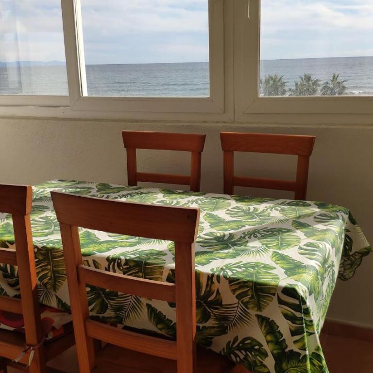 Two Bedroom Apartment on Front Line Of The Beach - Apartment - 8