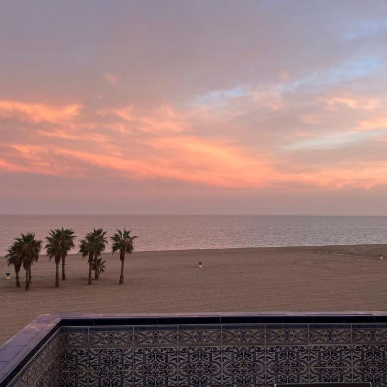 Two Bedroom Apartment on Front Line Of The Beach - Apartment - 19