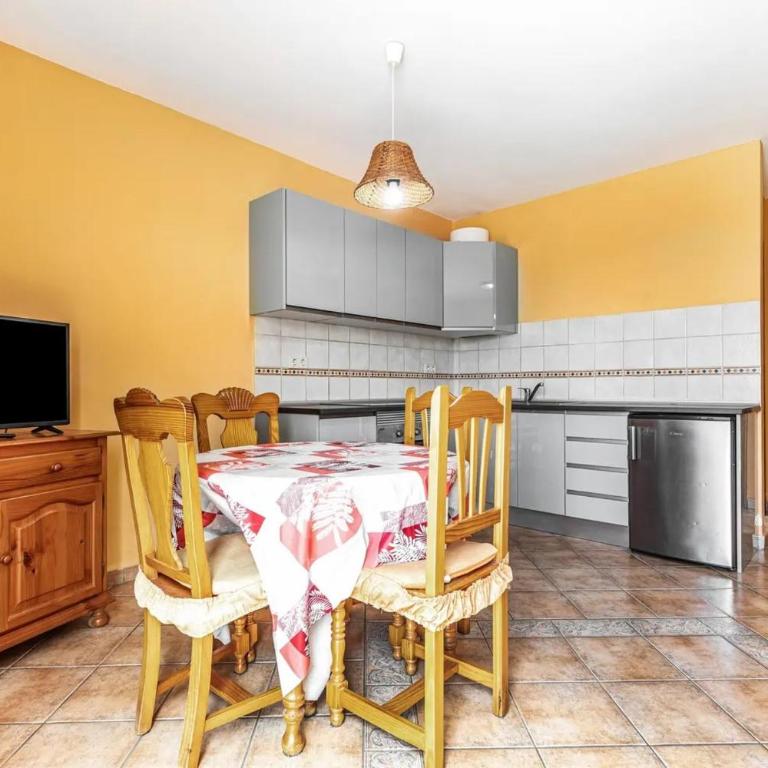 Apartment near the beach, big terrace with nice sea views, wifi and parking - Apartamento - 7