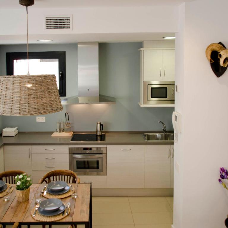 Casas Apartamentos Gracia - Three-Bedroom Apartment - 6