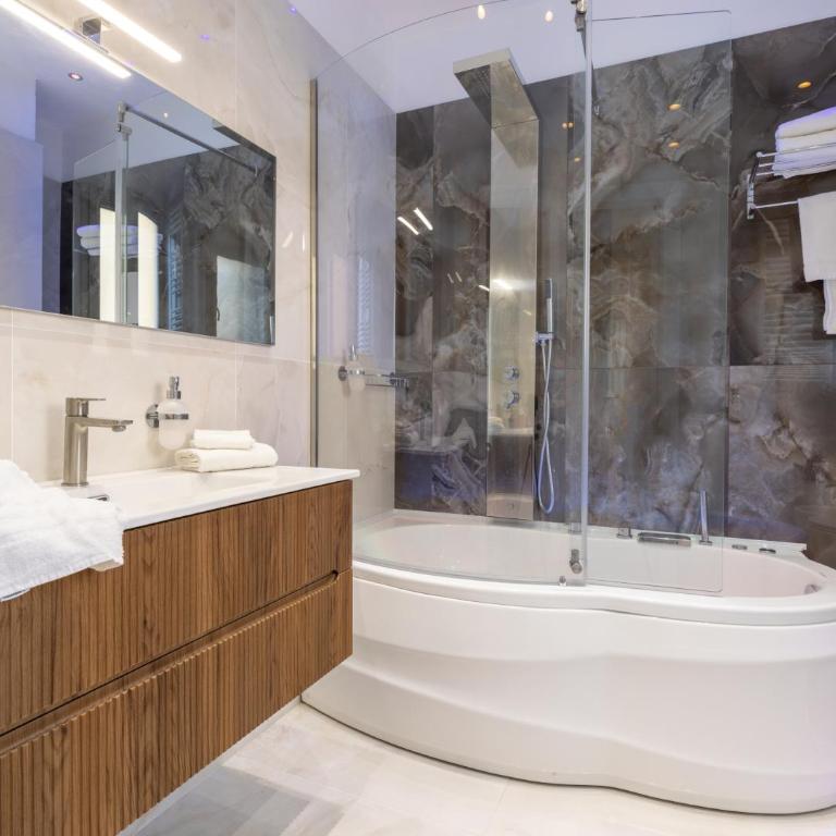 Hotel Mondial - Suite - 6