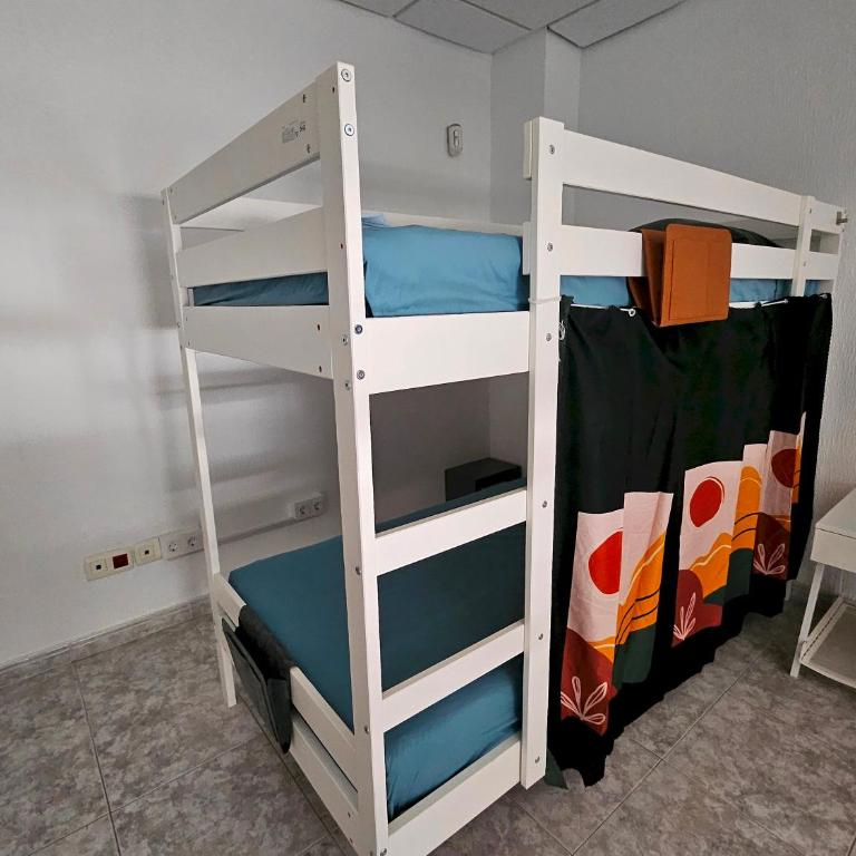 Corralejo Coliving by Amazzzing Travel - Cama individual en habitación compartida mixta - 13