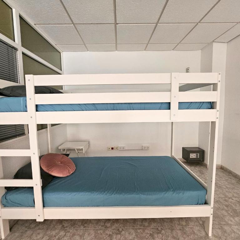 Corralejo Coliving by Amazzzing Travel - Cama individual en habitación compartida mixta - 16
