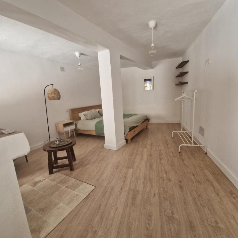Habitación amplia y tranquila con baño privado en piso compartido - Apartamento de 1 dormitorio - 39