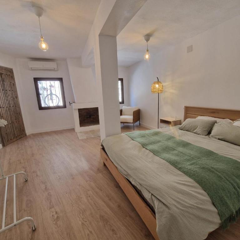 Habitación amplia y tranquila con baño privado en piso compartido - Apartamento de 1 dormitorio - 1