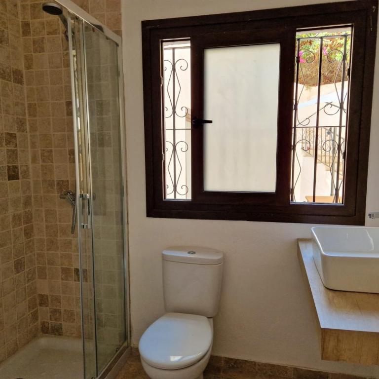 Habitación amplia y tranquila con baño privado en piso compartido - Apartamento de 1 dormitorio - 47