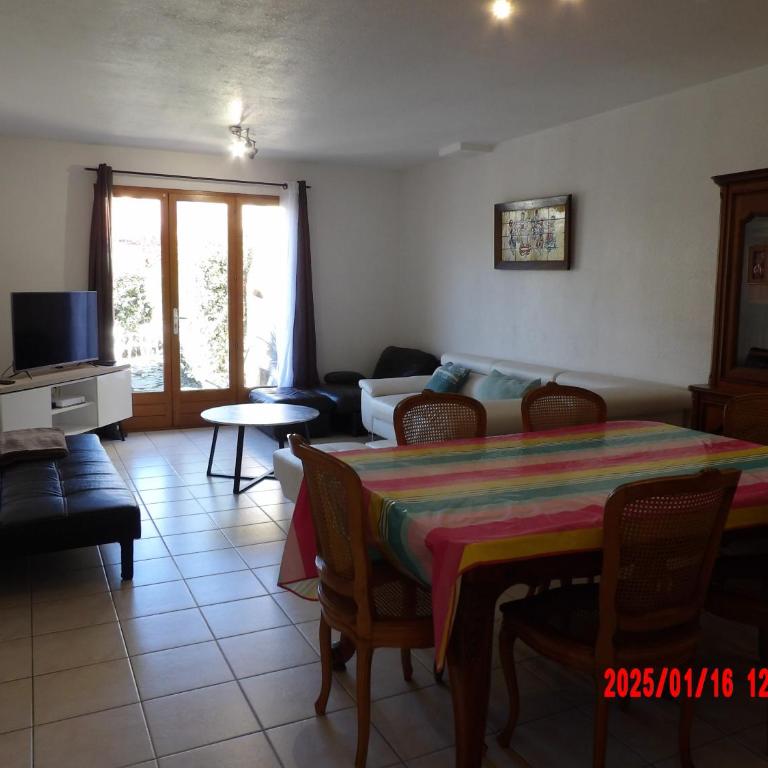 Superbe maison avec piscine privee St Cyprien - Vacation Home - 2