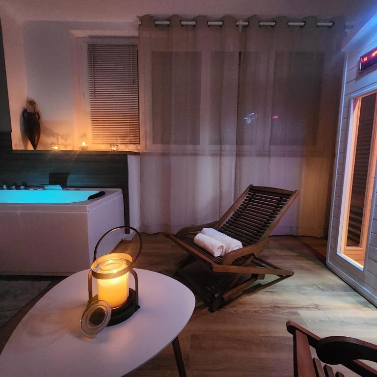 Evasion Urbaine - Balnéothérapie - By La Caenciergerie - Appartement 1 Chambre avec Baignoire Spa - 10