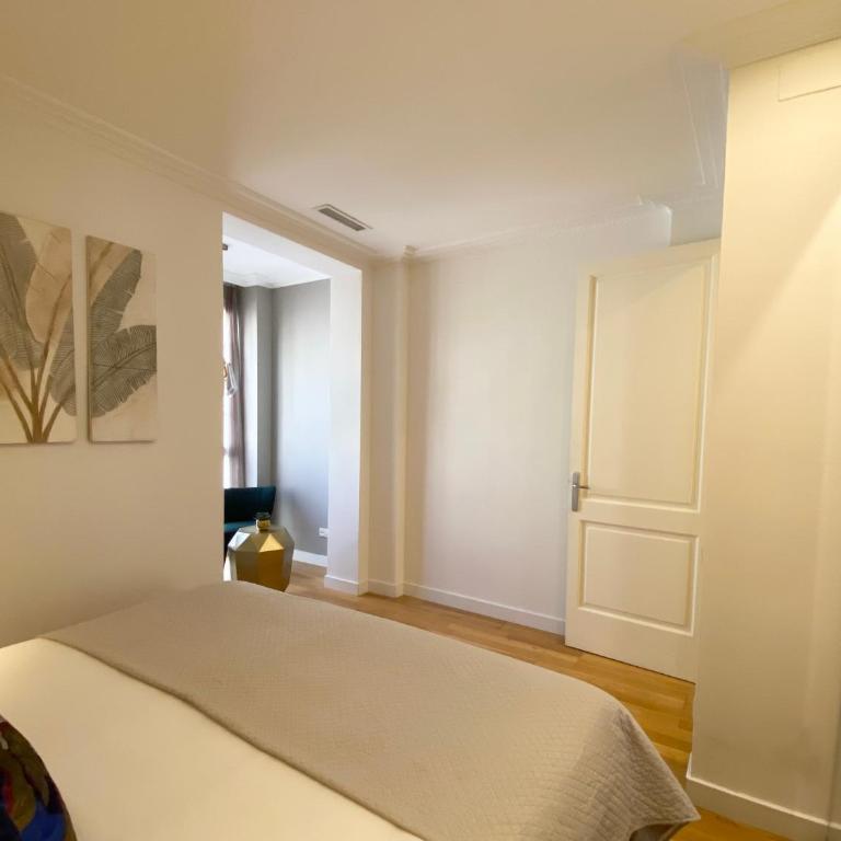 Spacious Elegant on Avenue Diagonal By MyRentalHost - Three-Bedroom Apartment - 31