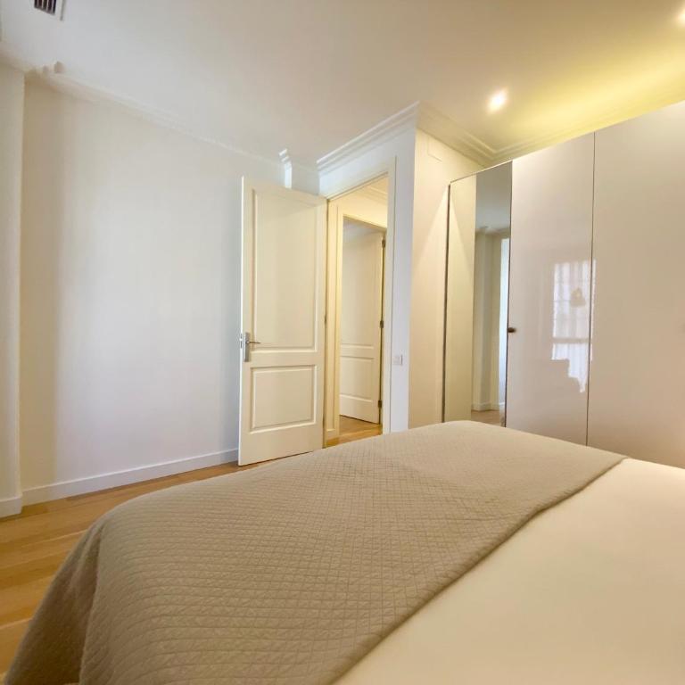 Spacious Elegant on Avenue Diagonal By MyRentalHost - Three-Bedroom Apartment - 30