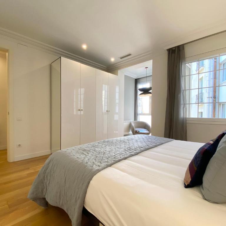Spacious Elegant on Avenue Diagonal By MyRentalHost - Three-Bedroom Apartment - 19