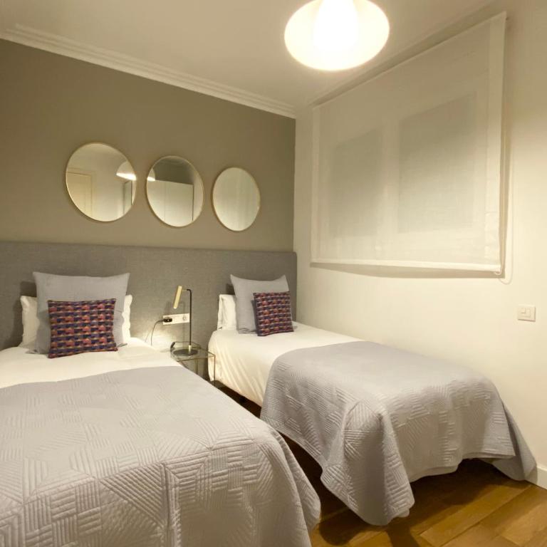 Spacious Elegant on Avenue Diagonal By MyRentalHost - Three-Bedroom Apartment - 6