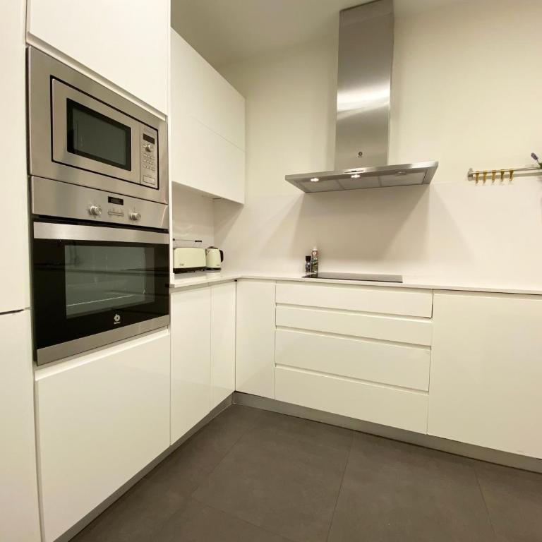 Spacious Elegant on Avenue Diagonal By MyRentalHost - Three-Bedroom Apartment - 33