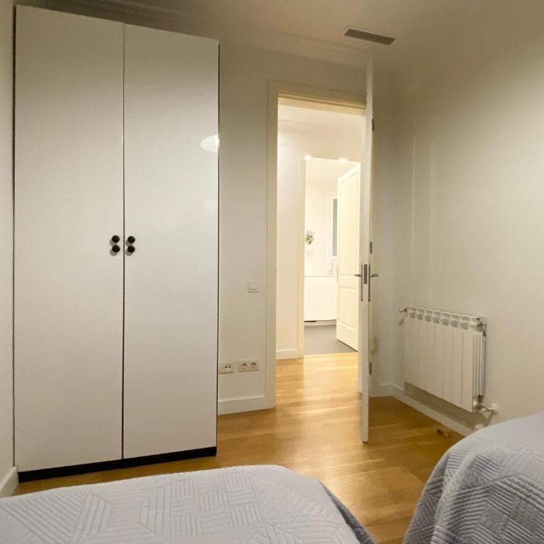 Spacious Elegant on Avenue Diagonal By MyRentalHost - Three-Bedroom Apartment - 22