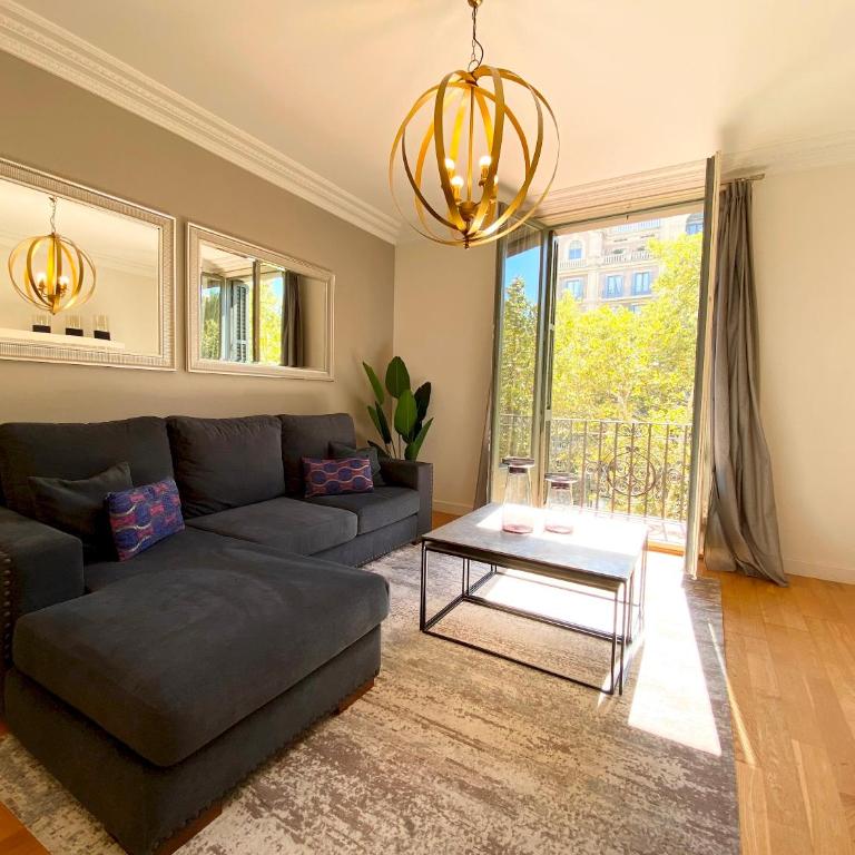 Spacious Elegant on Avenue Diagonal By MyRentalHost - Three-Bedroom Apartment - 9