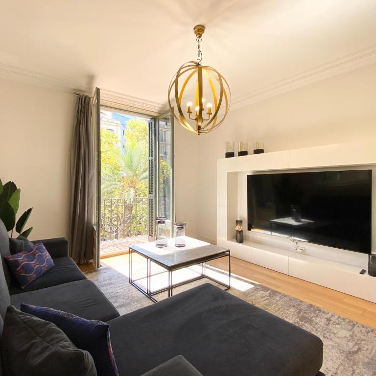 Spacious Elegant on Avenue Diagonal By MyRentalHost - Three-Bedroom Apartment - 11