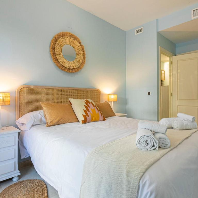 Bahia by BH Marbella - Apartamento de 2 dormitorios con balcón y terraza - 12