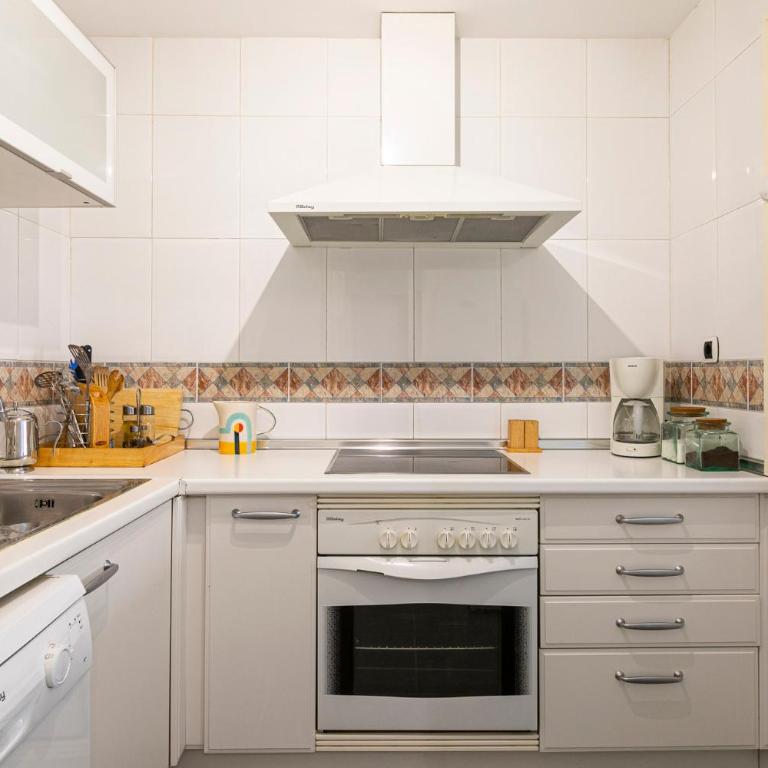 Bahia by BH Marbella - Apartamento de 2 dormitorios con balcón y terraza - 17