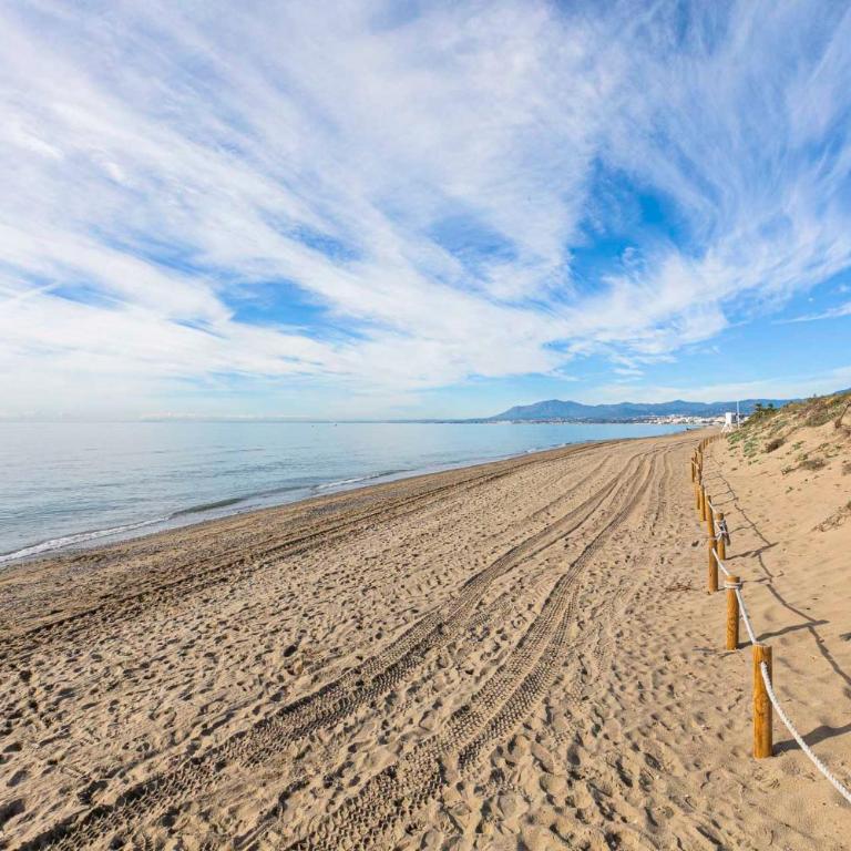 Bahia by BH Marbella - Apartamento de 2 dormitorios con balcón y terraza - 5