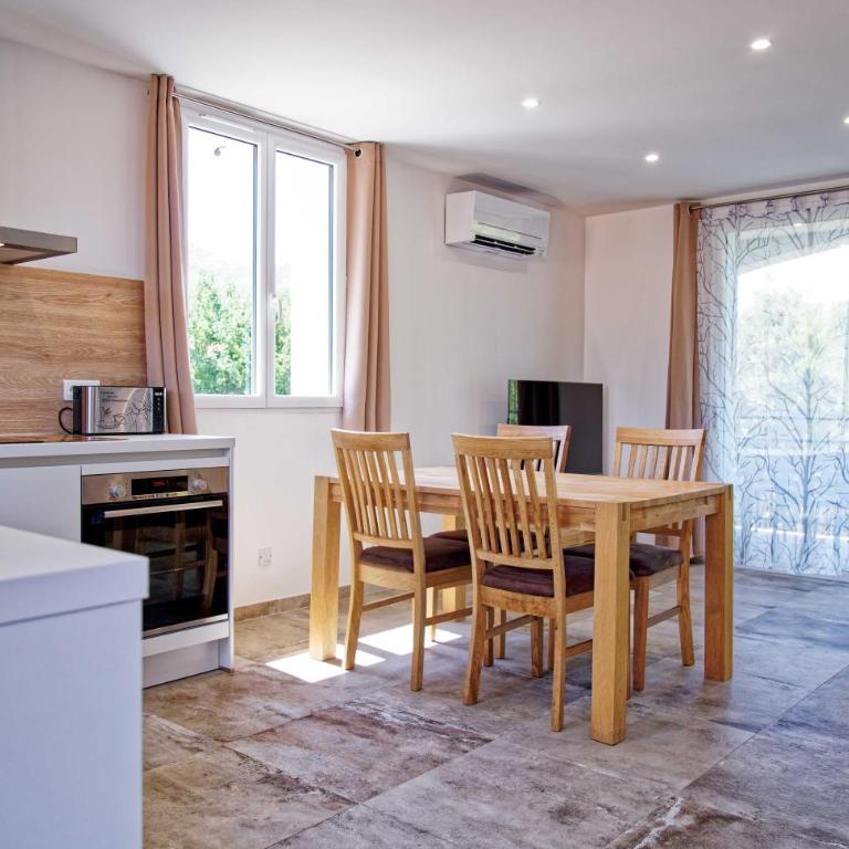 Les Mûriers - Appartement 2 Chambres - Vue sur Jardin - 12