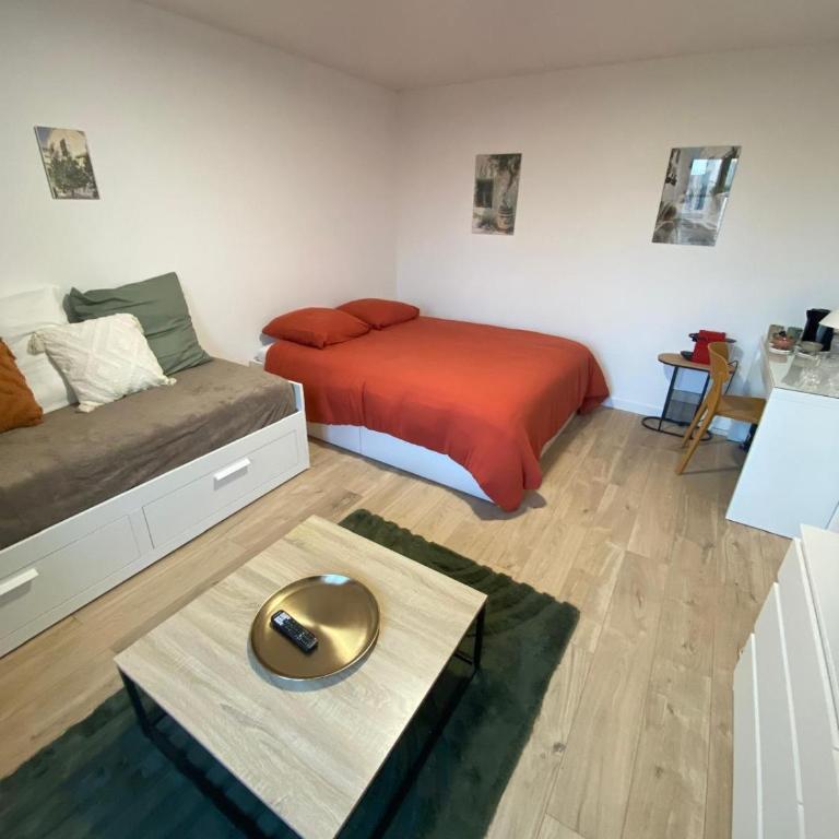 Chambre familiale indépendante avec salle de bain privée - Chambre Familiale avec Salle de Bains Privative - 1