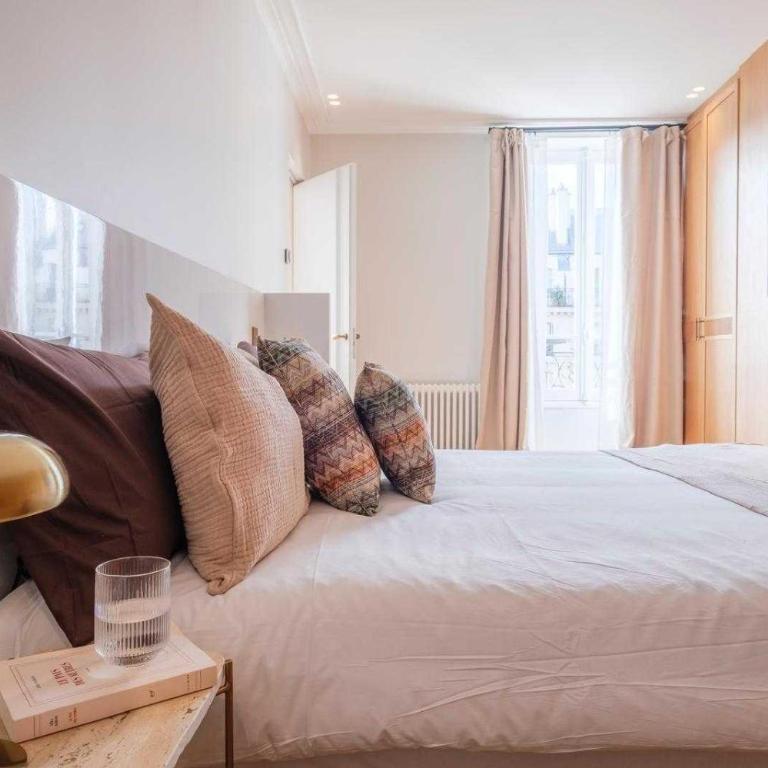 Exceptional Duplex - AC-4BR-8P- close to Marais - Appartement 4 Chambres Deluxe - 54