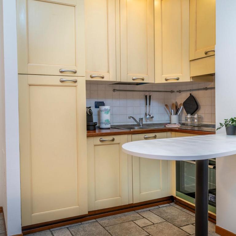 GuestHost - Historic Elegance - Apt in the Heart of Udine - Appartamento con 2 Camere da Letto - 9