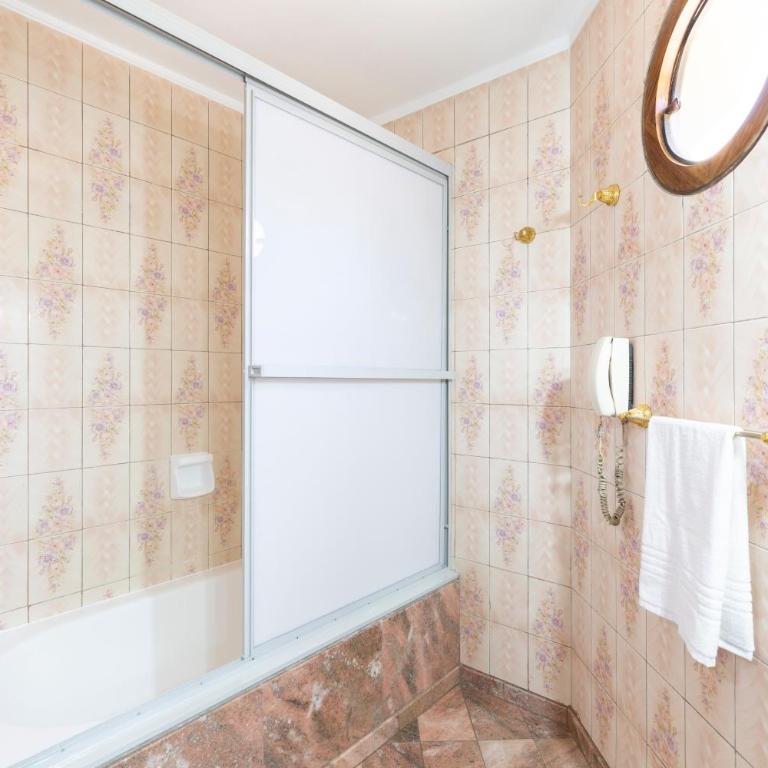 Amplia, cálida y súper ubicada - Five-Bedroom House - 6