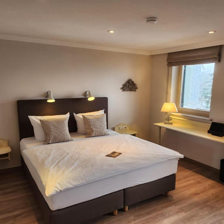 Dreimäderlhaus - Das vegetarische Boutique Hotel - Romantikzimmer mit Seeblick und Balkon - 1
