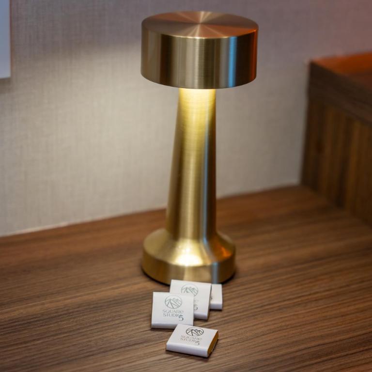 Square Studio 5 - Studio Apartment with King Bed - 33