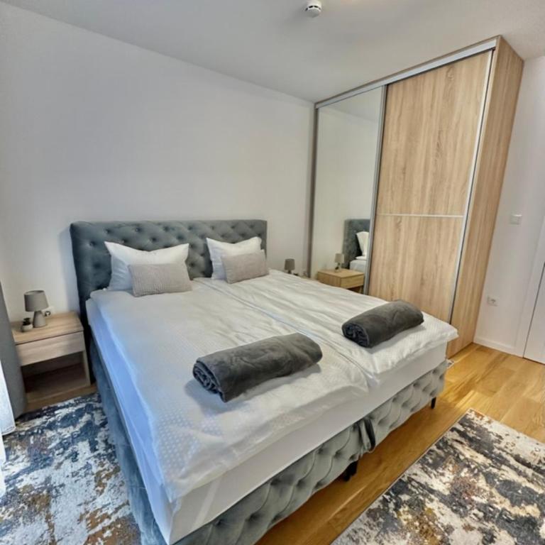 Snow Base Jahorina - Two-Bedroom Apartment - 12