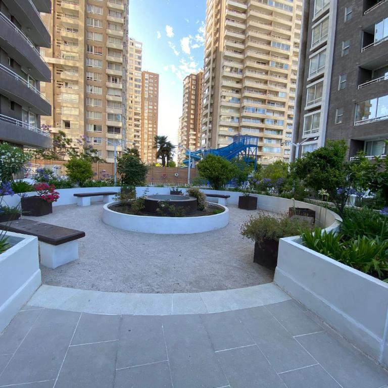 Bello Dpto central a pasos de la Quinta Vergara, Mall, Plaza de Viña, con estacionamiento, ideal para recorrer la ciudad caminando relajado - Two-Bedroom Apartment - 25