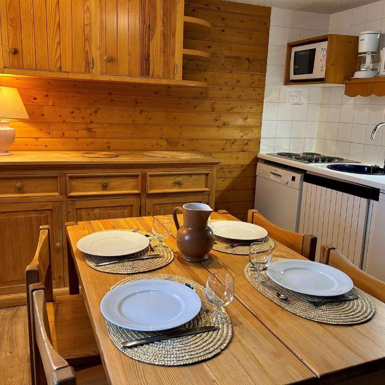 Studio Mezzanine pour 4 Pers - Centre Méribel, Proche Pistes et Commerces, Animaux Acceptés - Appartement 1 Chambre - 6